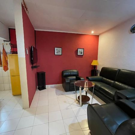 Homestay Studio Яунде Экстерьер фото