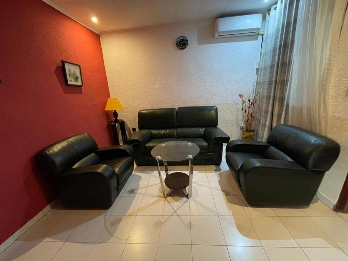 Homestay Studio Яунде Экстерьер фото